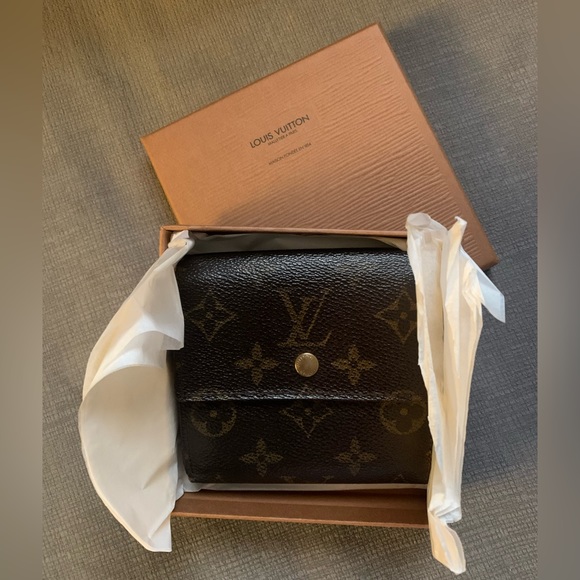 Authentic Louis Vuitton Monogram Elise Compact Wallet - Picture 9 of 11
